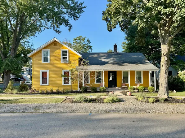36 Chestnut St, Douglas, MI 49406