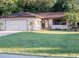976 E Washington St, Riverton, IL 62561