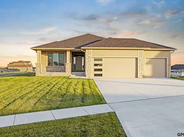 7230 NW Beartooth Ct, Lincoln, NE 68521