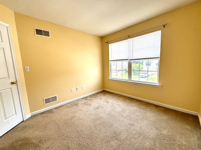 33 Sara Ln — Photo 11