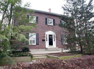 415 8th Ct, Saint Charles, IL 60174