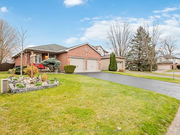 3rd image of 7 Juniper Cres