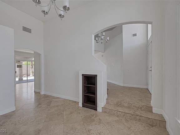 5th image of 829 Dancing Vines Ave