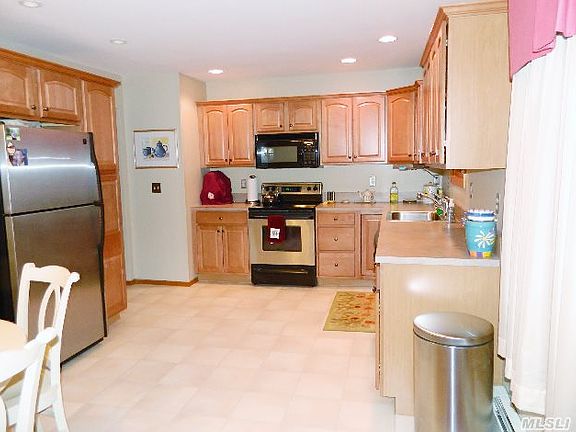 3rd image of 40 Apricot Pl