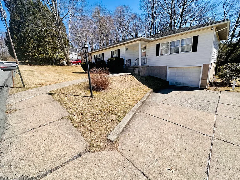 410 Barbara Dr — Photo 5
