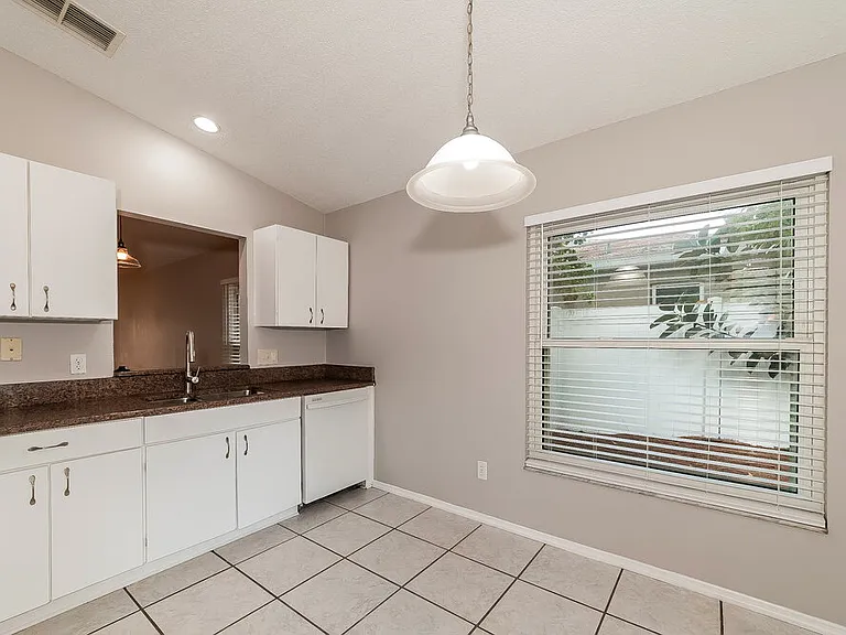 3575 Chinaberry Ln — Photo 6