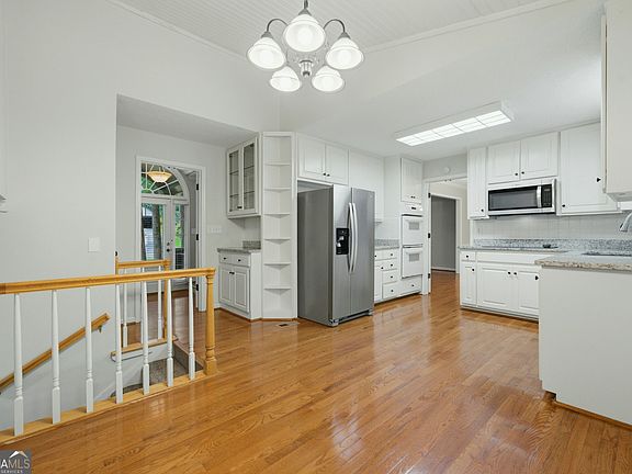 4th image of 2293 Chimney Springs Dr