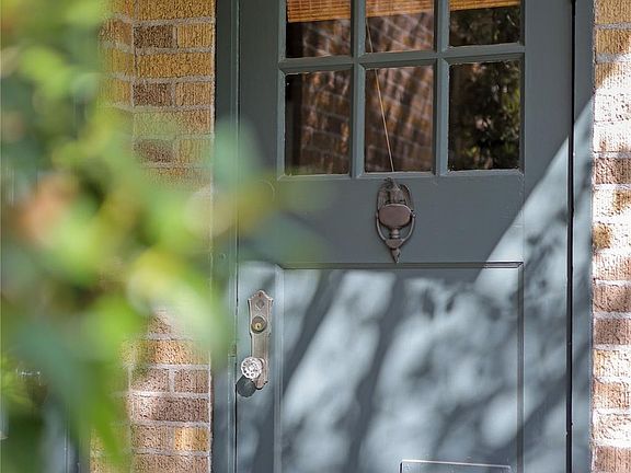 3rd image of 2206 Parkway