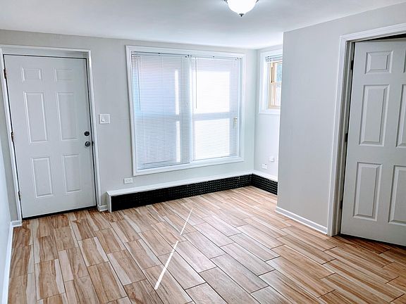 5th image of 2444 N Laramie Ave #1W