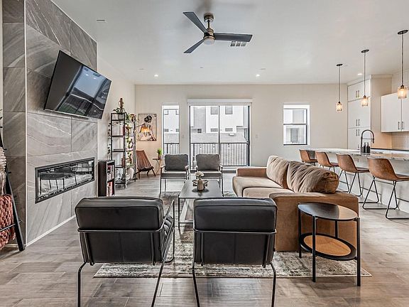 5th image of 422 W 9th St #103