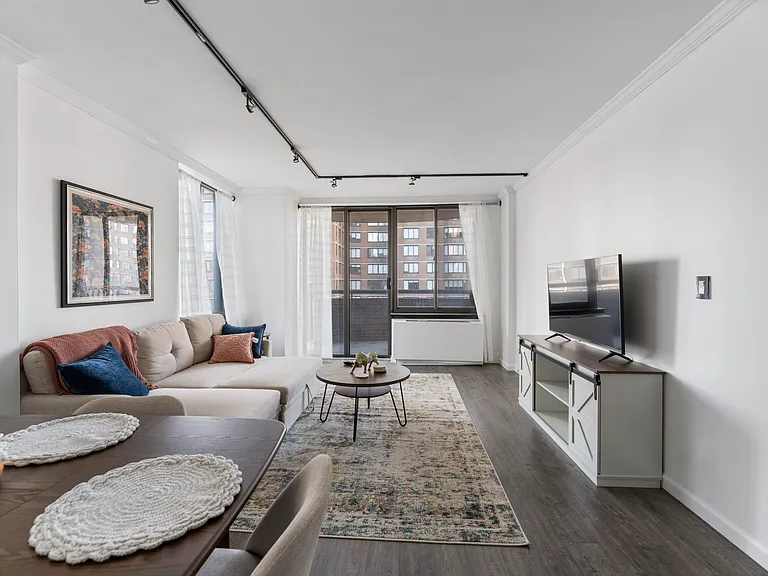 157 E 32nd St #18B — Photo 2