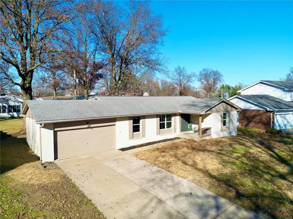2008 River Aire Ct, Godfrey, IL 62035