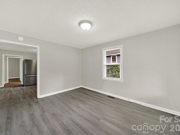 2nd image of 807 Evening Shade Ln