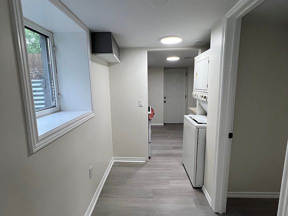 3rd image of 31 Yorkshire St N