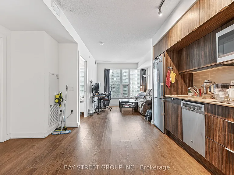 10 York St #1002 — Photo 24