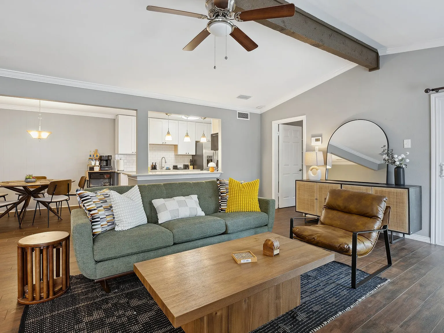 3 bed, 1585 sqft, $3,400 — Photo 1