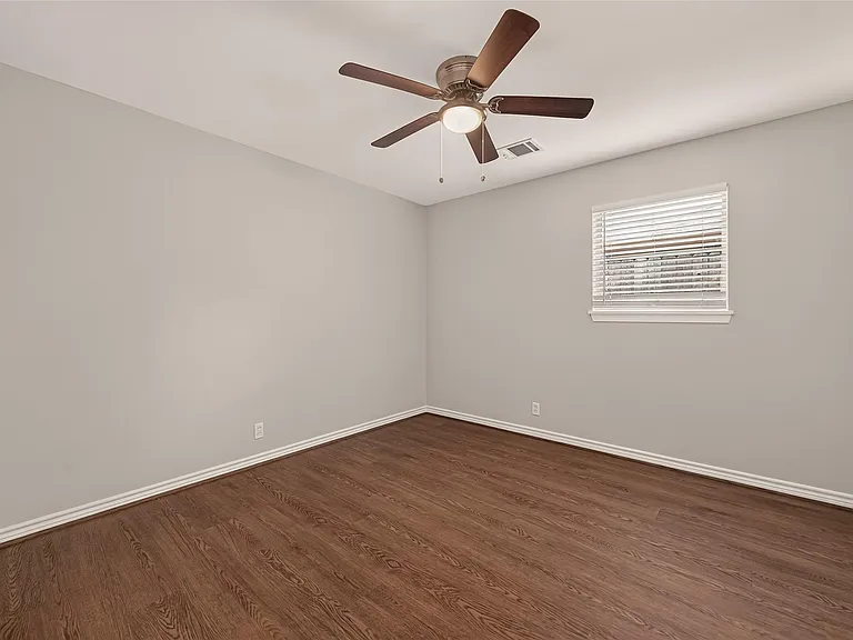 6727 Grovewood Ln — Photo 17