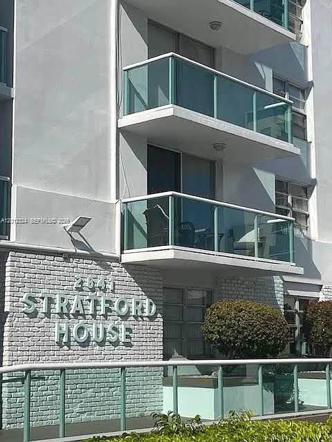 Stratford House Condo — Photo 2