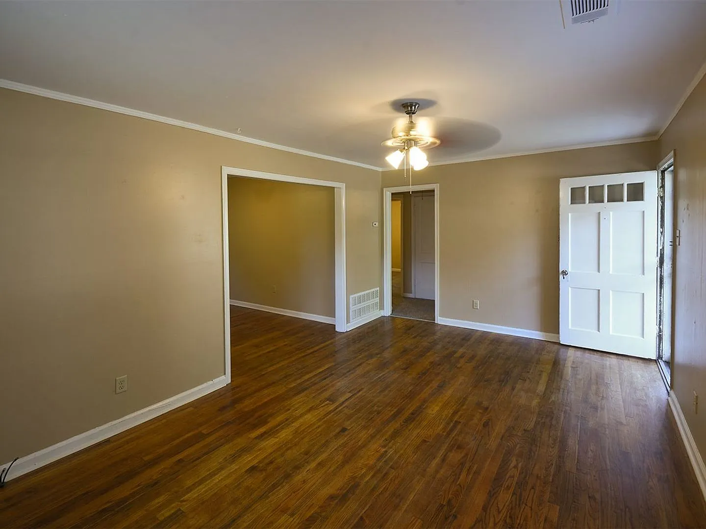 Darling 2 Bed, 1 Bath Home Near Memphis Botanic Garden And Getwell Road. — Photo 4