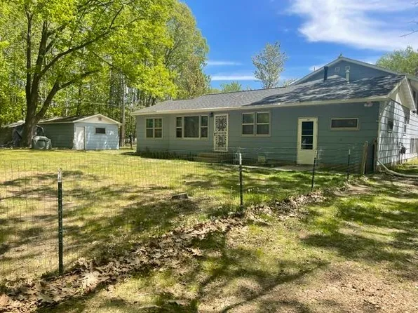 2601 2nd Ave W, Gladstone, MI 49837