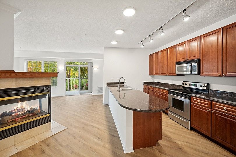 1st image of 1020 W Medicine Lake Dr #691557
