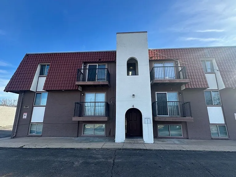 2250 S Oliver Ave — Photo 31