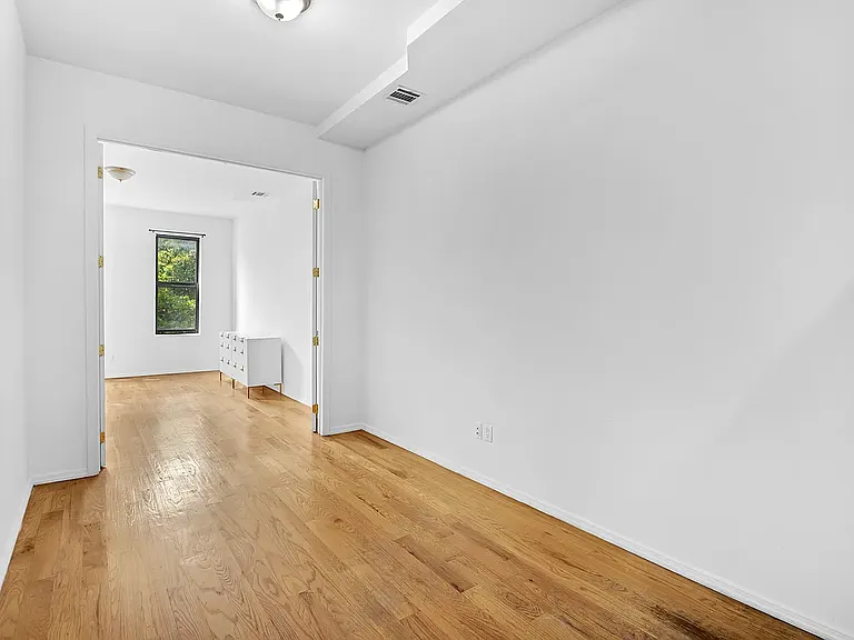 211 Knickerbocker Ave #3L — Photo 3