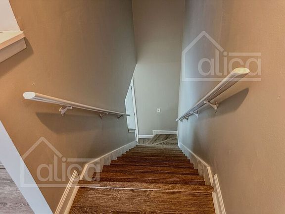 2nd image of 3282 Oak Lake Pl