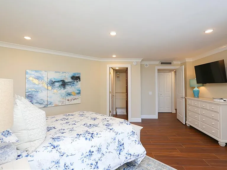 4041 Gulf Shore Blvd N #305 — Photo 17