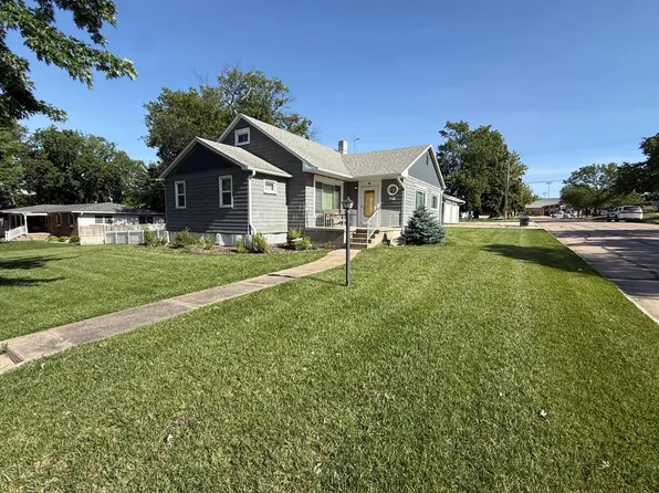 942 Union Ave, Hebron, NE 68370