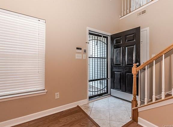 3rd image of 2620 Meadow Knoll Dr