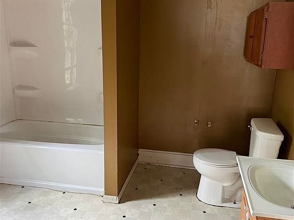5th image of 616 N Dewey St
