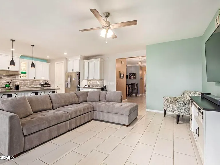 18630 W Lawrence Ln — Photo 5