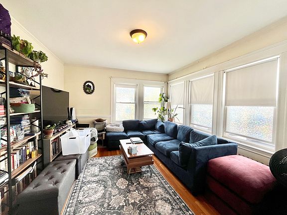 4th image of 65 N Crescent Circuit Floor 1