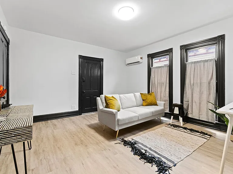 1232 W Washington Blvd — Photo 4