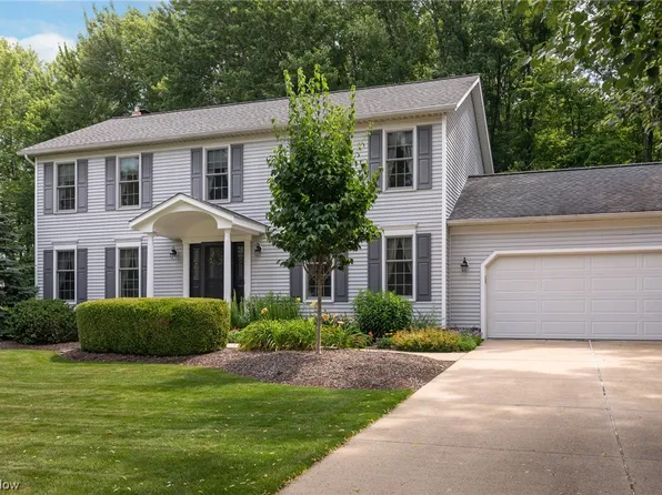 7205 Sandtree Ln, Mentor, OH 44060