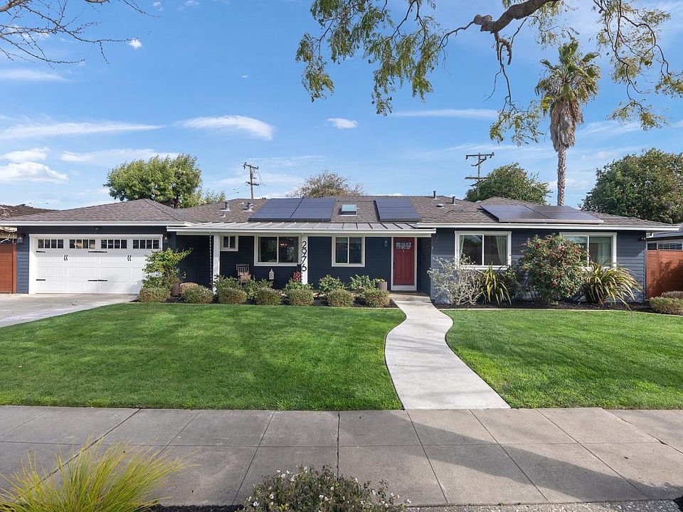 1st image of 2976 Castle Dr