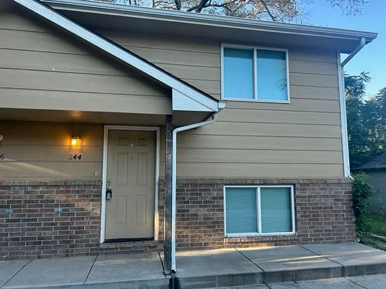 240 S Sheridan St — Photo 18
