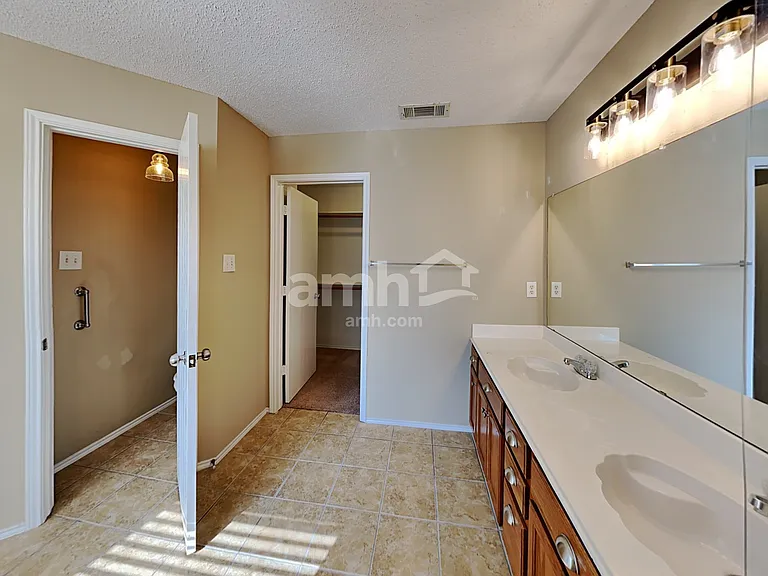 3999 Freedom Ln — Photo 11