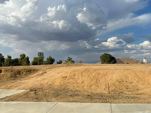 6831 Sycamore Ln, Palmdale, CA 93551