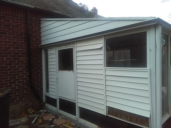 2nd image of 16860 Saint Marys St