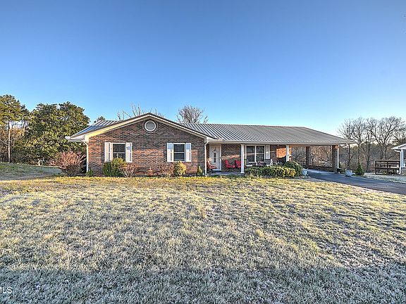 3rd image of 1592 Green Acres Dr
