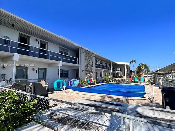 3rd image of 708 Victoria Dr APT 101