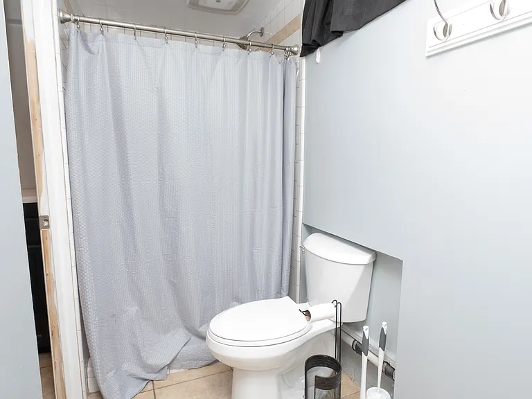 1330 Logan St — Photo 26