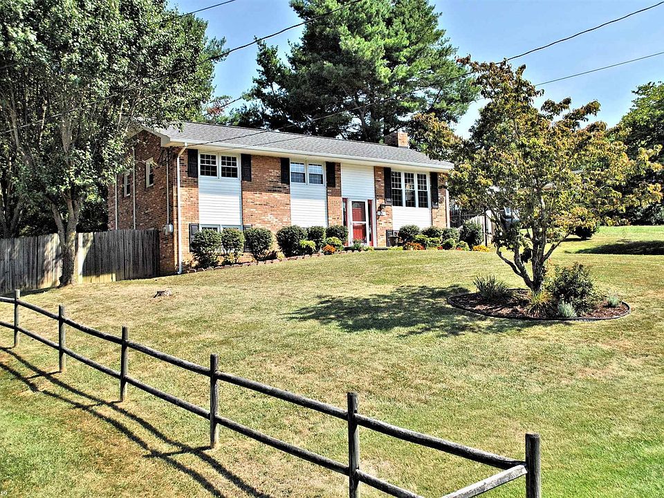 1st image of 20 Windy Hill Ln NW