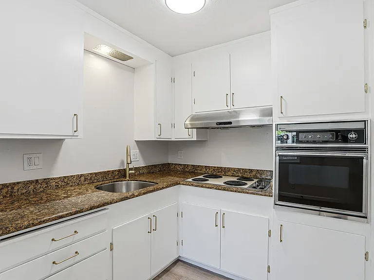 Birch Court — Photo 10