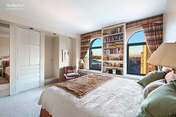 Sold by Sotheby's International Realty | media 6