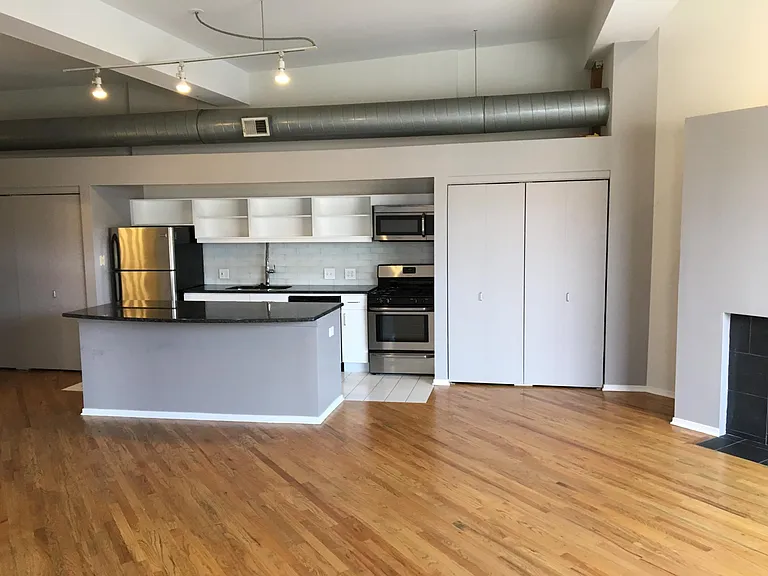 1855 N Oakley Ave #C — Photo 6