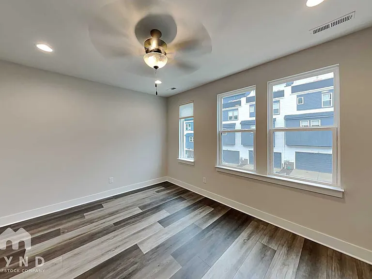 586 W End Dr — Photo 9