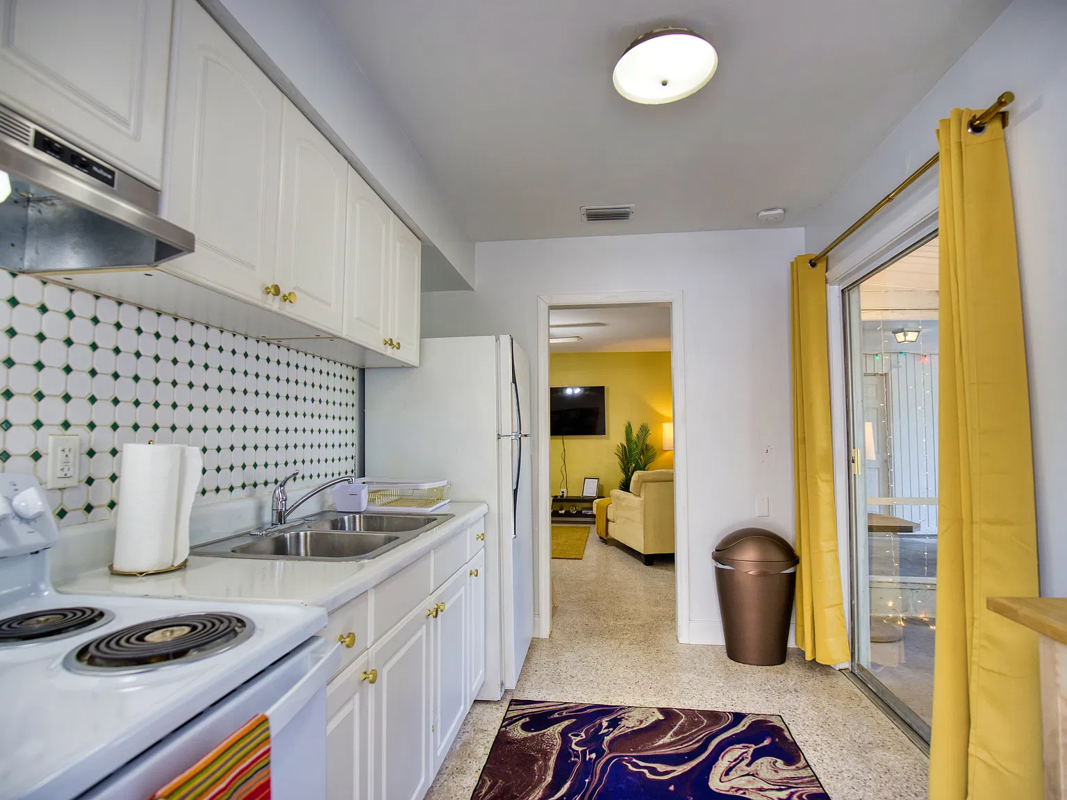 2 bed, 729 sqft, $2,000 — Photo 2